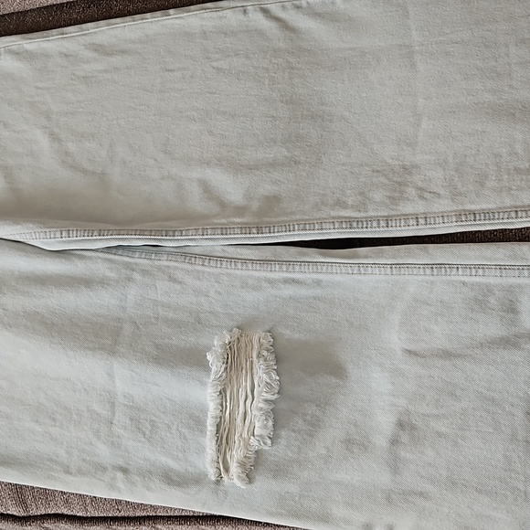 H&M wide leg high waist light wash distressed jeans - Picture 4 of 10